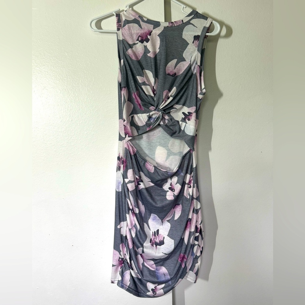 Casual sleeveless cutout twist front dress